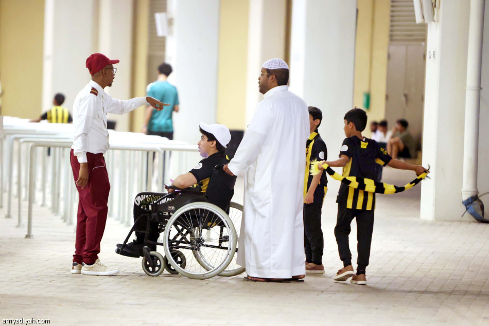 رومارينيو.. 
يضيف الرأسي الـ 11