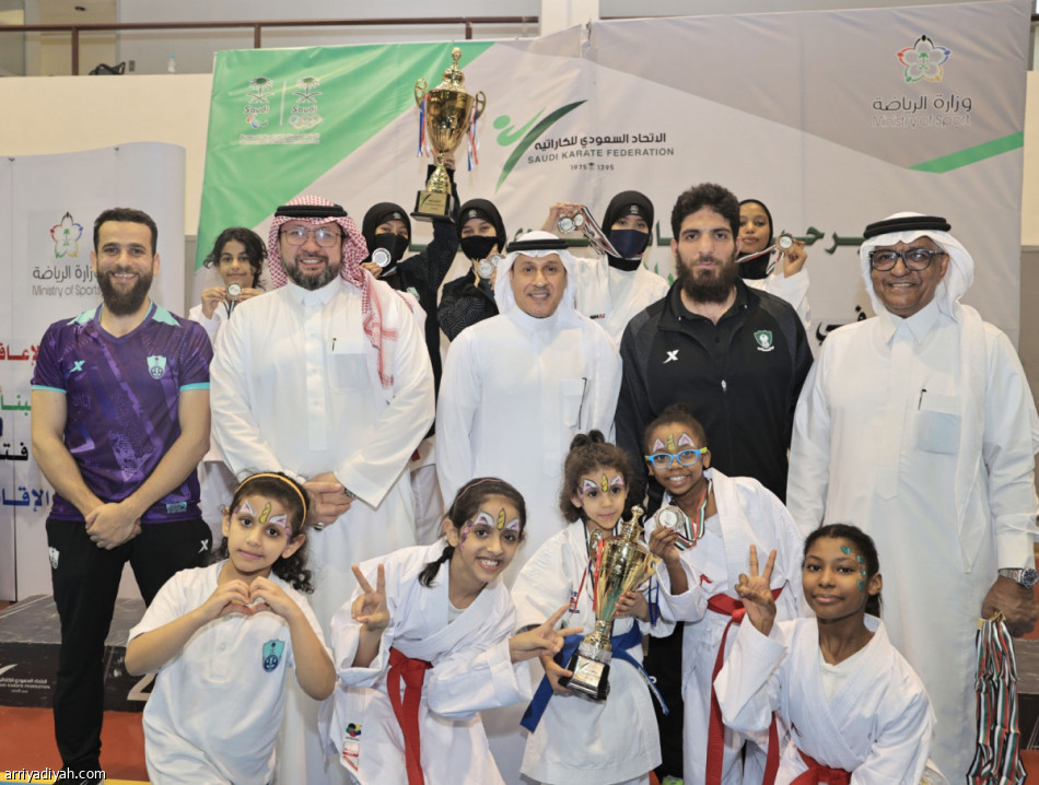 سيدات الهلال والاتحاد يتوشحن ذهب  الكاراتيه