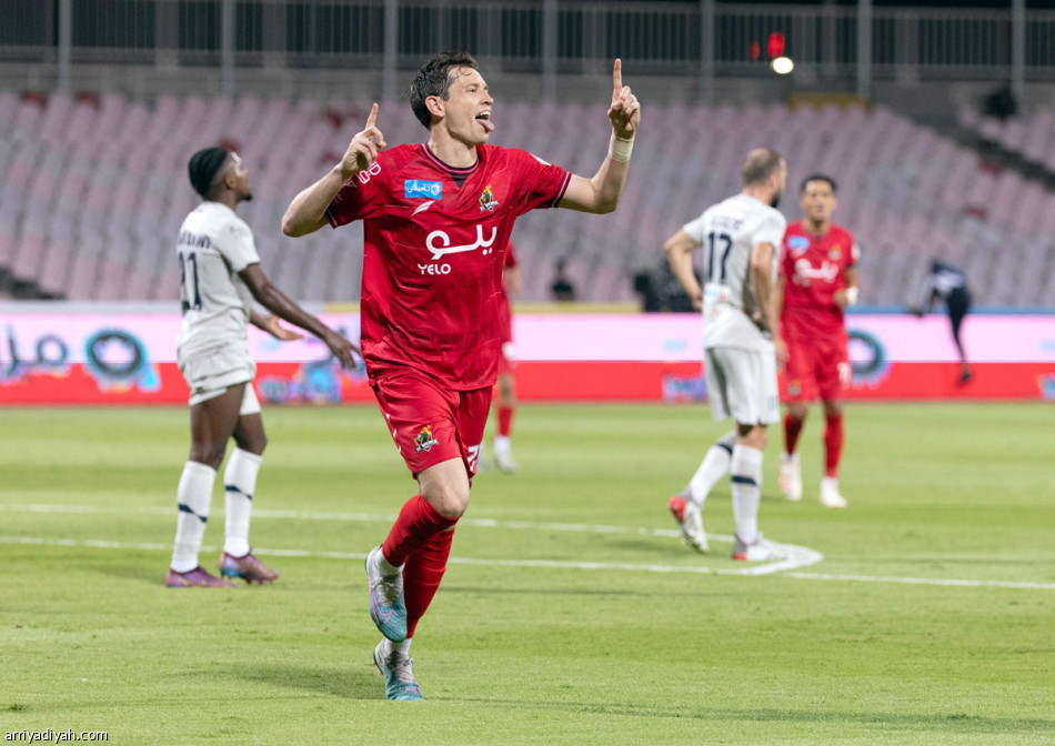 إيجالو 
يعيد ذكريات الأهلي