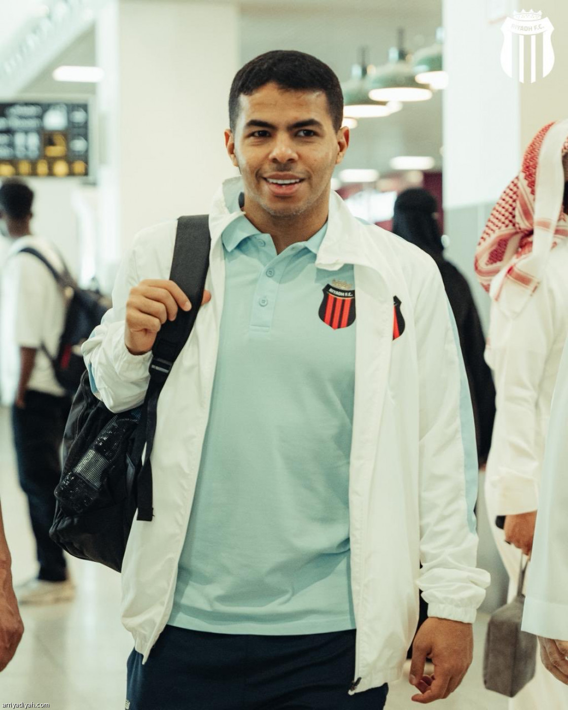 الرياض يغادر