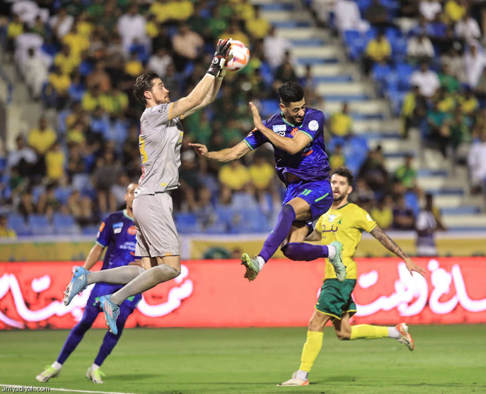 الفتح يعبر الخليج بثلاثية