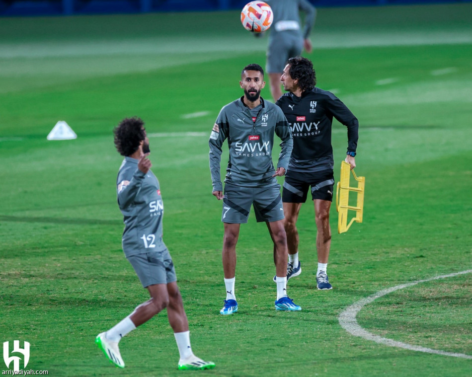 الهلال.. العويس يجري جراحة الظهر في فرنسا