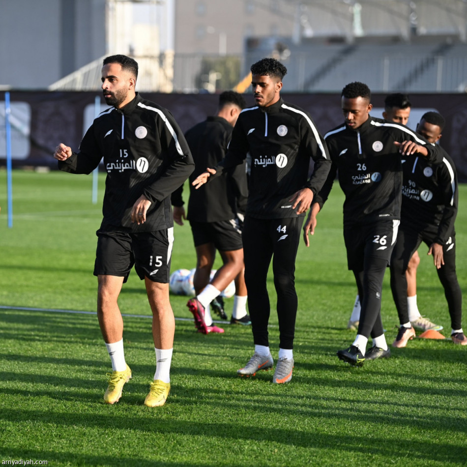 بوبيندزا  وهتان  يعودان إلى تدريبات الشباب