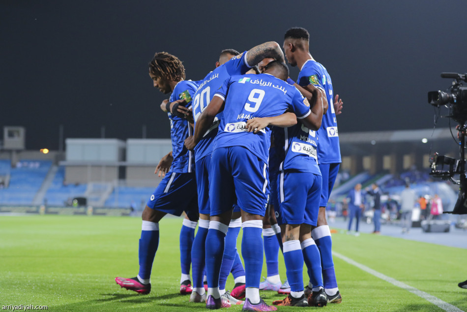 الهلال يكسب الفتح بـ10 لاعبين.. ويعبر