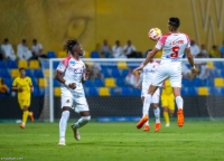 نيفيز وميتروفيتش يقودان الهلال إلى ربع نهائي كأس الملك