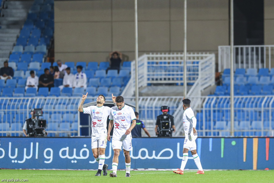 الهلال يترنح.. ويسقط أمام الفتح