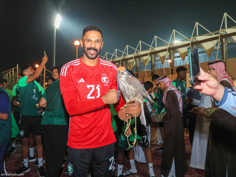 مانشيني
يغير مواعيد الخمسة