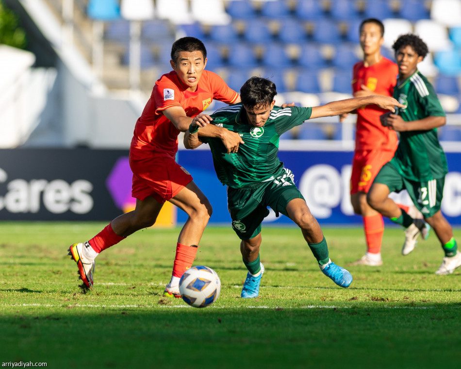 أخضر الناشئين يتصدر ويتجاوز الصين بثلاثية