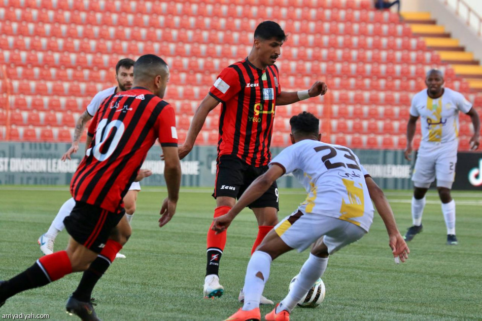 الرياض يعزز آمال الصعود بثلاثية أحد