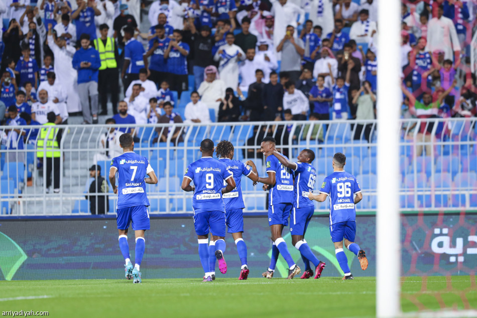 الهلال يكسب الفتح بـ10 لاعبين.. ويعبر