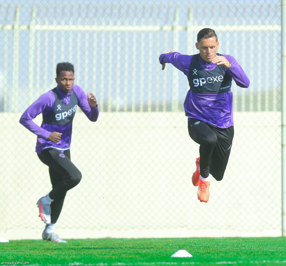 أبها يجهز تكتيك الهلال ويغادر إلى الرياض