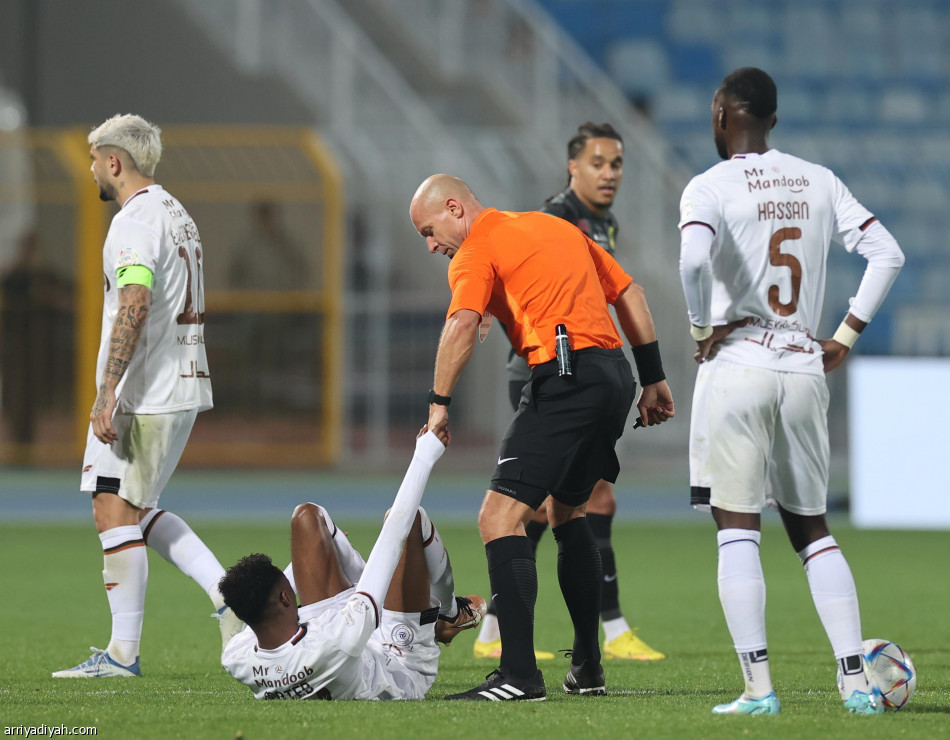 الشباب والاتحاد يتعثران بـ«المؤجلة»