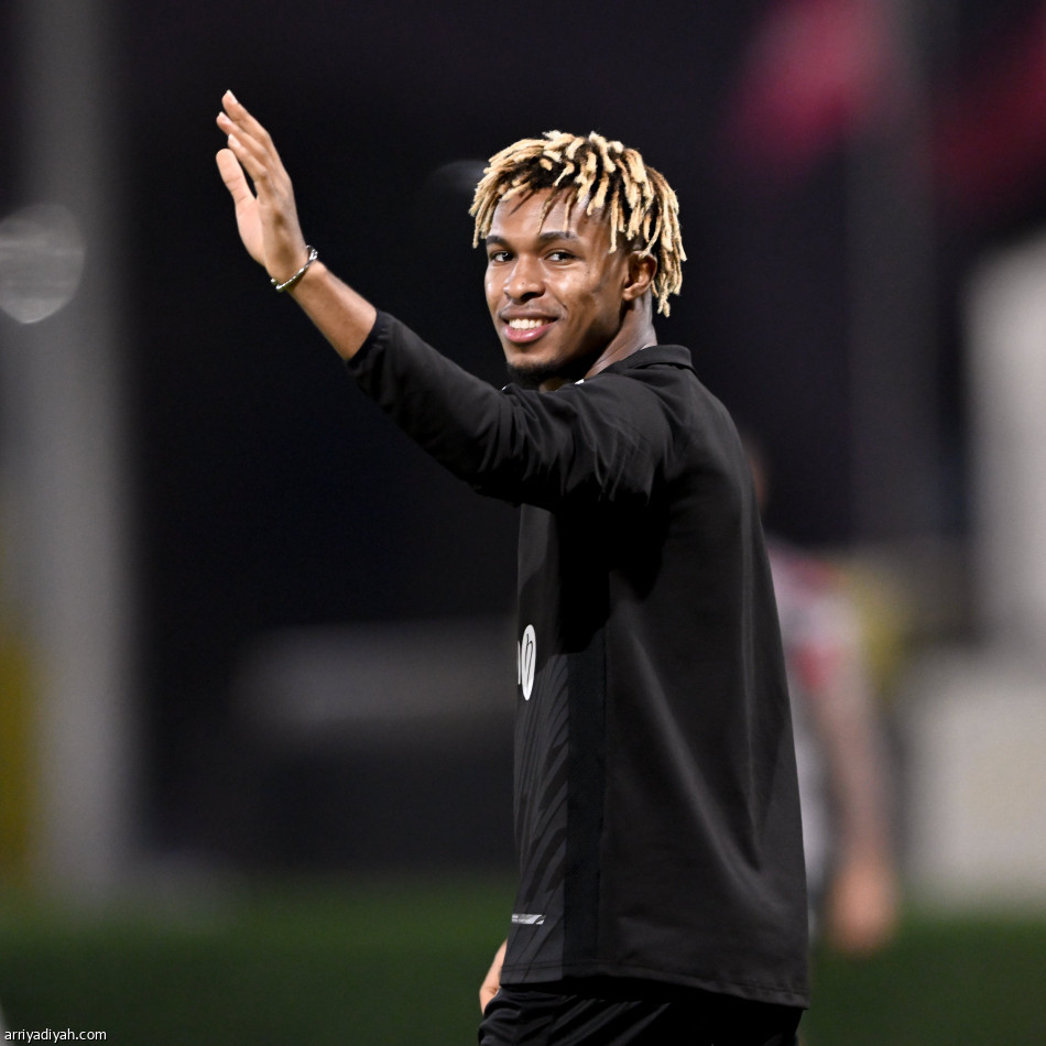 الشباب يختبر لاعبيه أمام الجزيرة