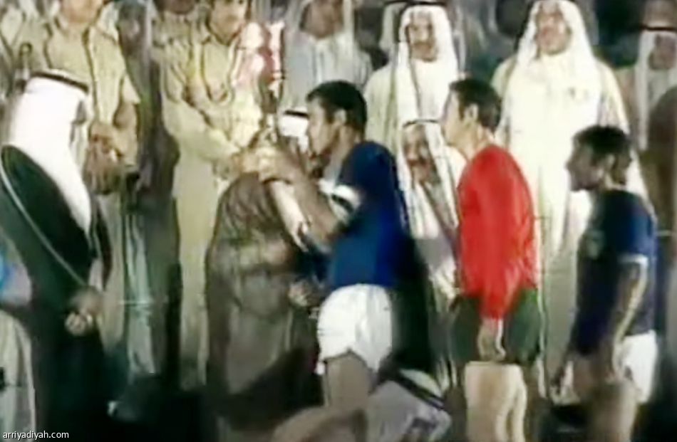 الأخضر..
عرضيات وحديد