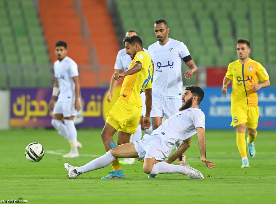 دوري يلو.. العين يحبط جدة بـ10 لاعبين