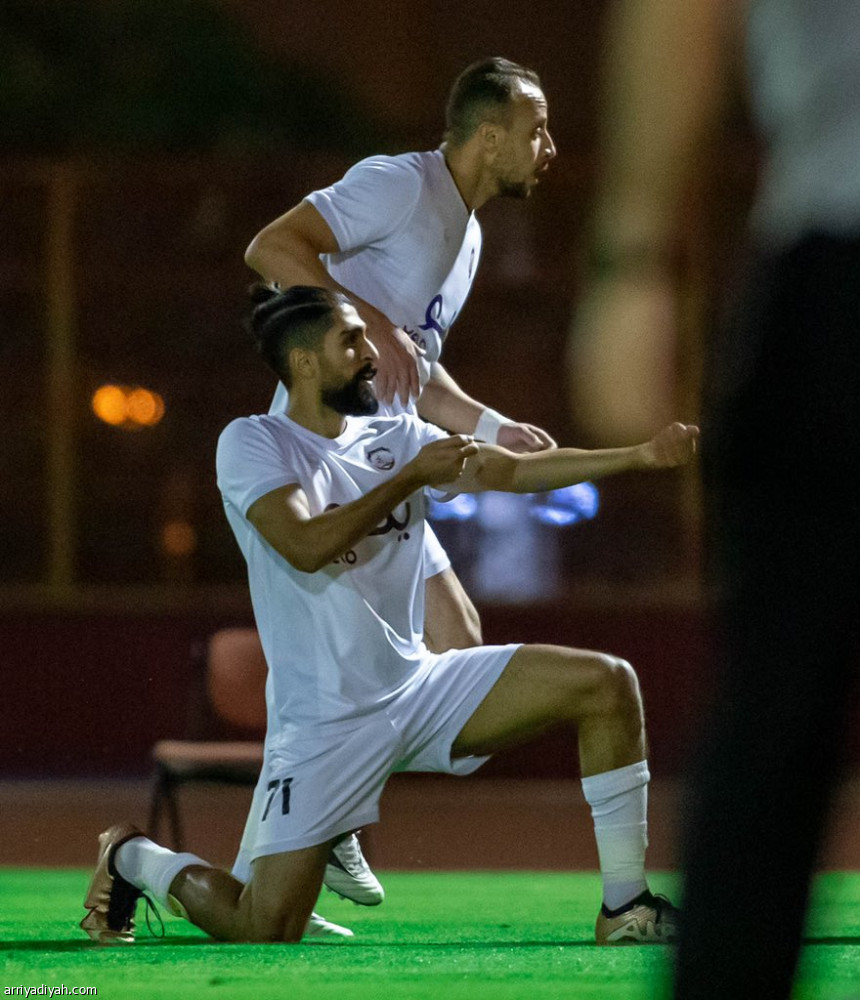 الساحل يعطل الرياض.. وينعش حظوظه