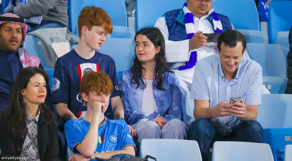 البالون الأزرق..
البليهي يسبق نكونكو