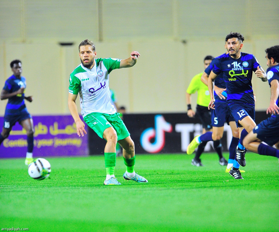 الفيصلي
يربك حسابات التأهل