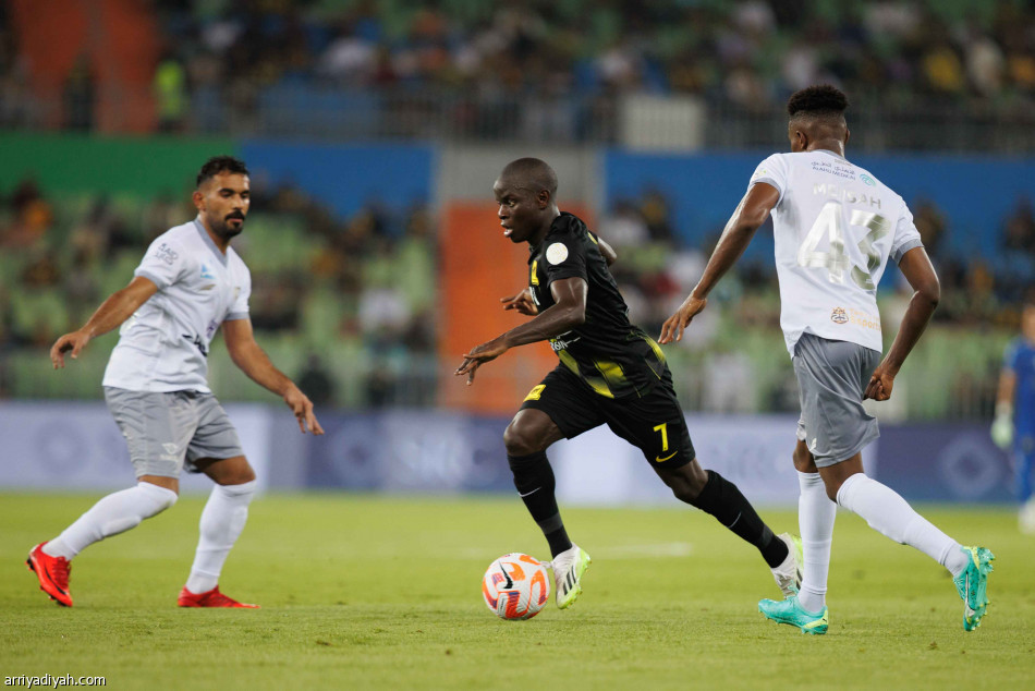 حمدالله والعمري يهديان الاتحاد نقاط الطائي