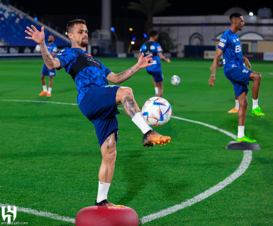 الهلال.. «آلام المفصل»  تبعد فييتو