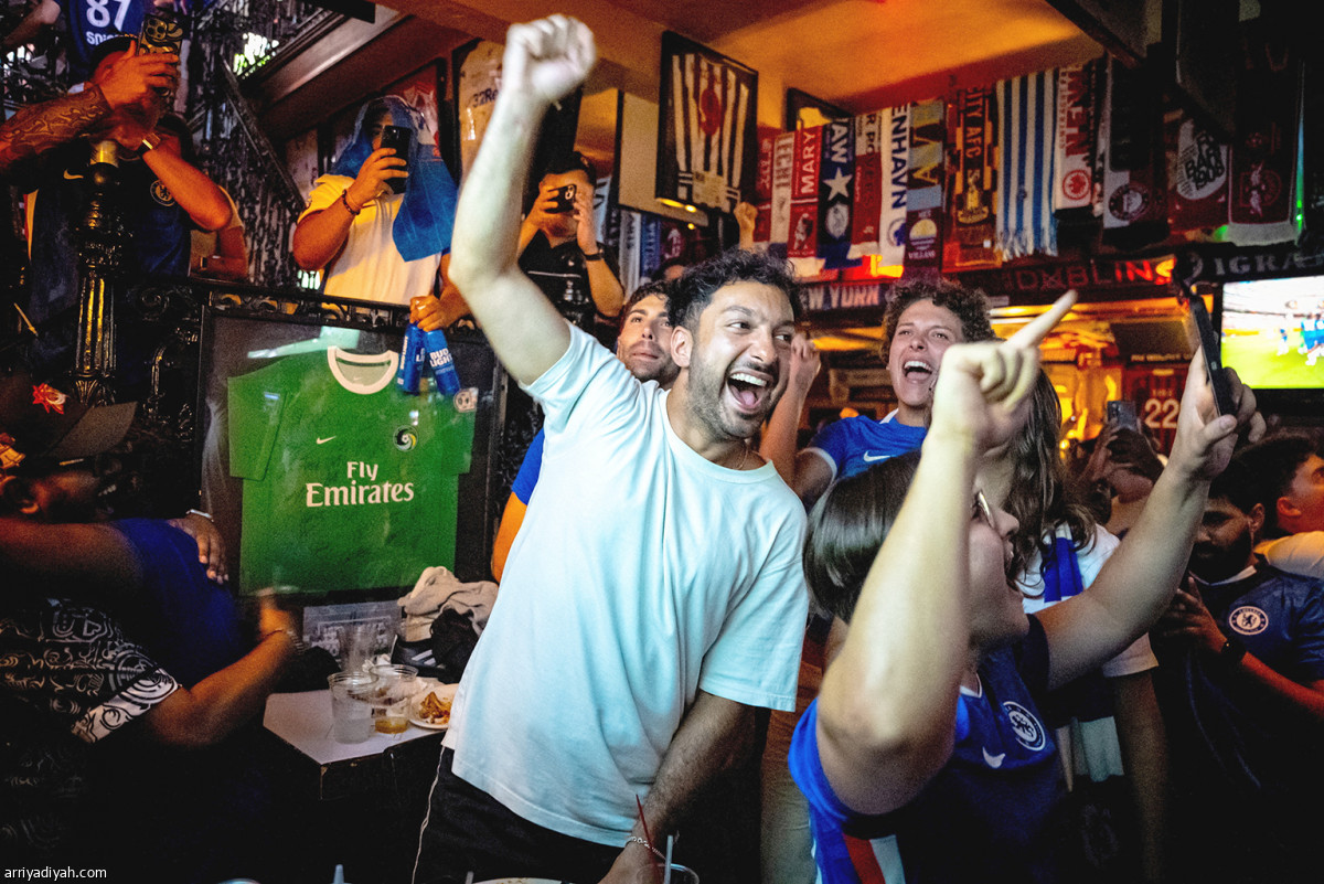 «البلوز» يحتفلون