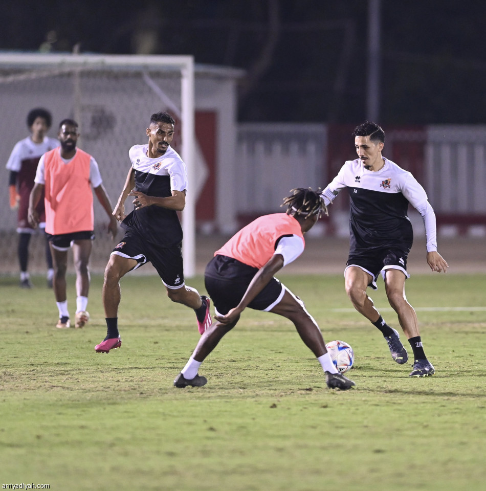 قبل الهلال.. الوحدة يتدرب 120 دقيقة