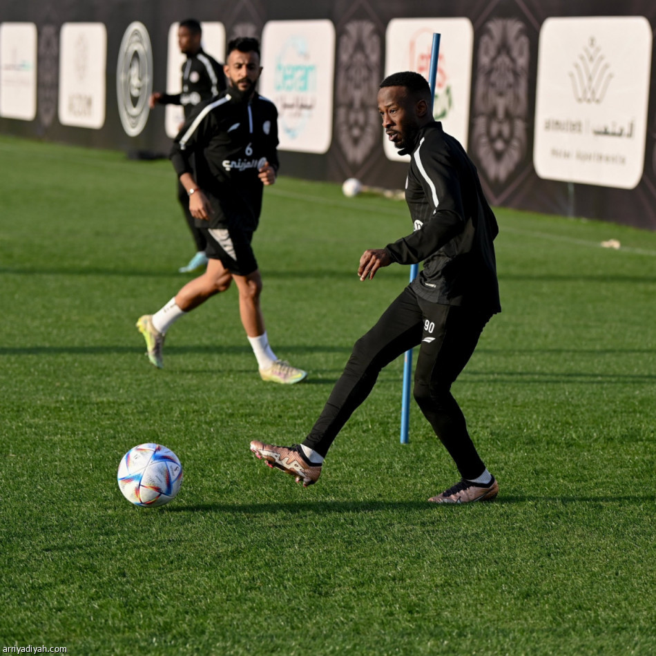 بوبيندزا  وهتان  يعودان إلى تدريبات الشباب