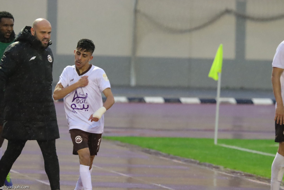 الجبلين يقلبها على هجر بثلاثية في «يلو»