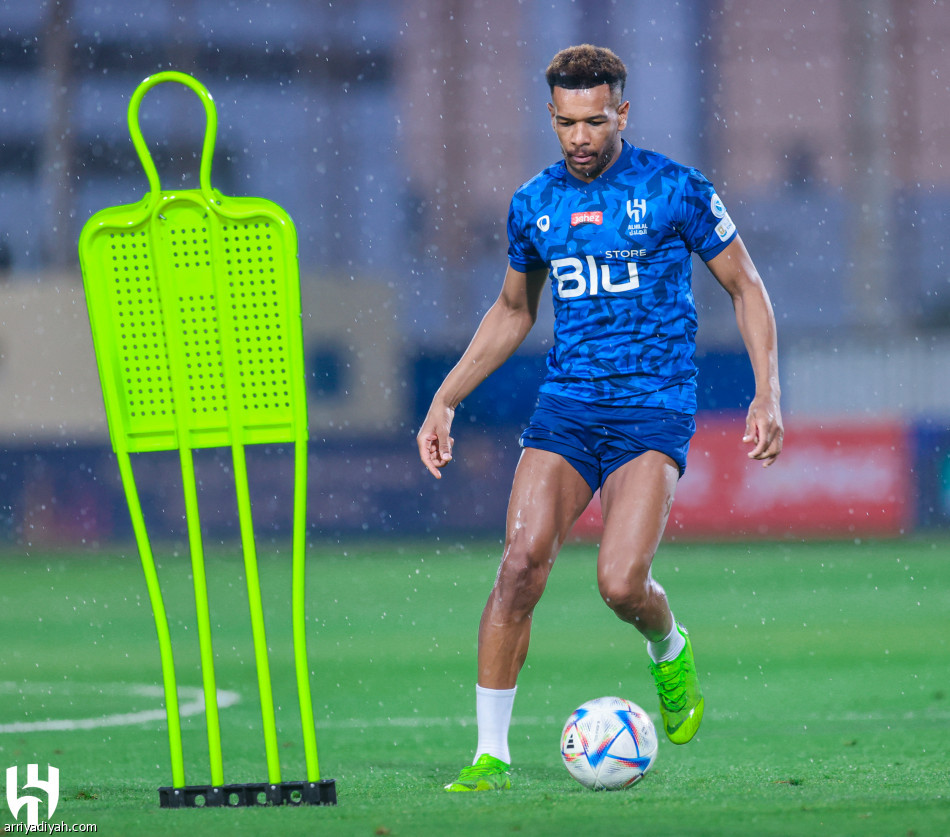 الهلال.. العويس يواصل الغياب قبل ضمك