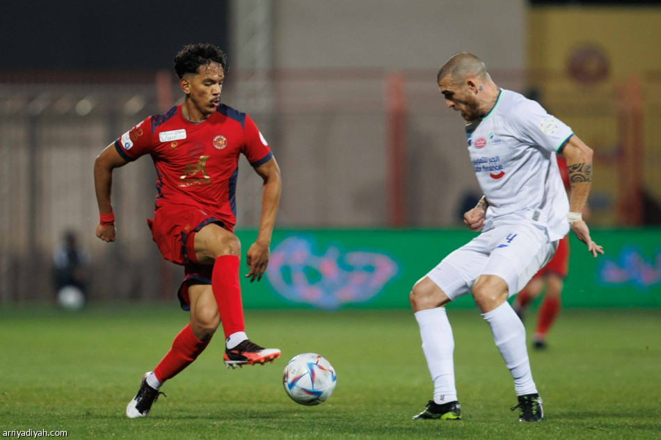 بثلاثية الفتح.. ضمك يعوض غياب 5 جولات