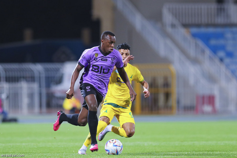 الهلال يعبر الخليج بثنائية إيجالو