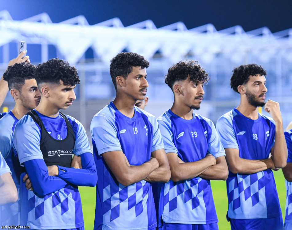 قبل النصر.. دونيس يقسم لاعبي الفتح