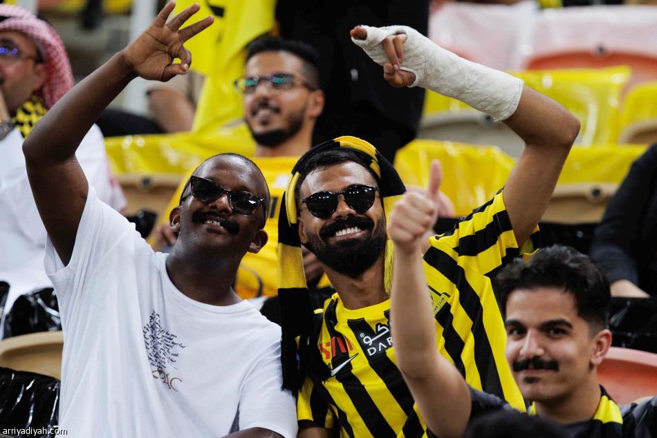 90 دقيقة..
فرحة أبطال «روشن»