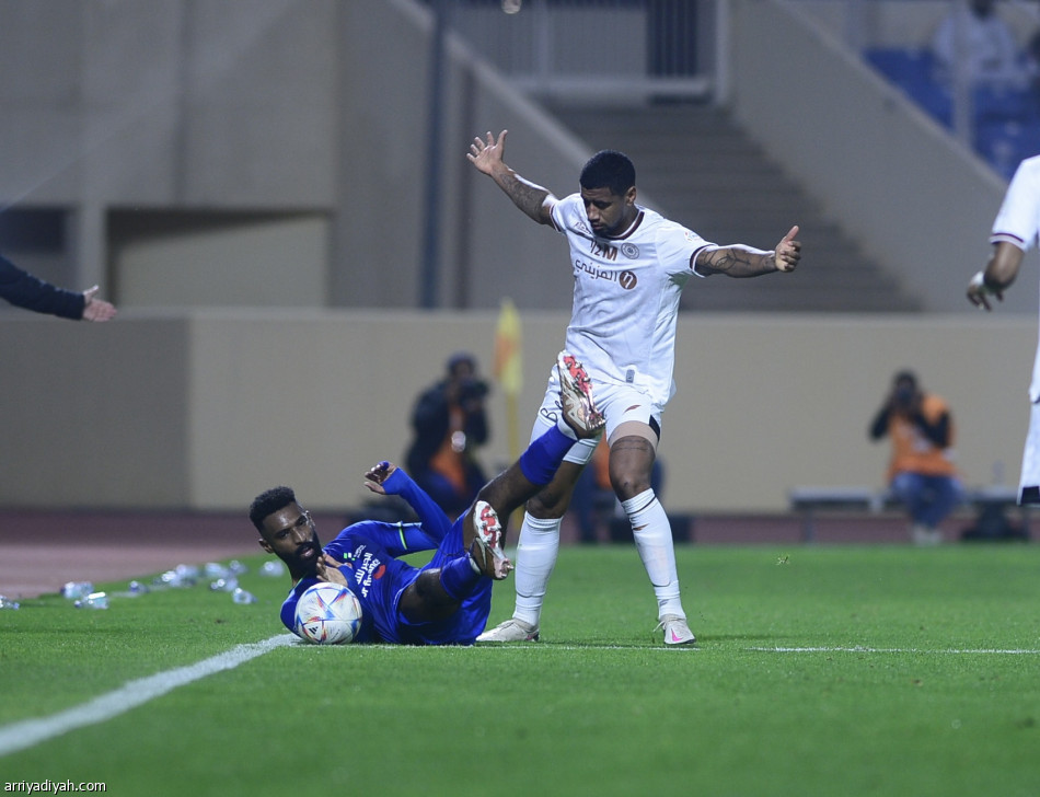 الفتح يضرب بـ«رباعية».. ويكبد الشباب الخسارة الأولى