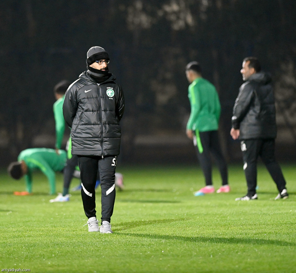 الأخضر..
عرضيات وحديد