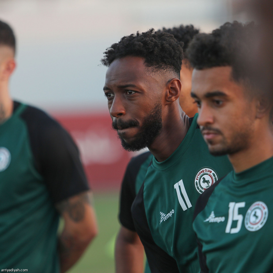 جيرارد يرسم تكتيك مواجهة الهلال