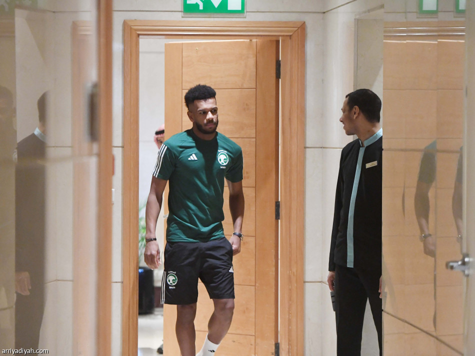 مانشيني
يغير مواعيد الخمسة