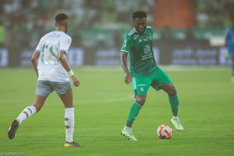 الأهلي يكسب الطائي بثنائية محرز وكيسيه