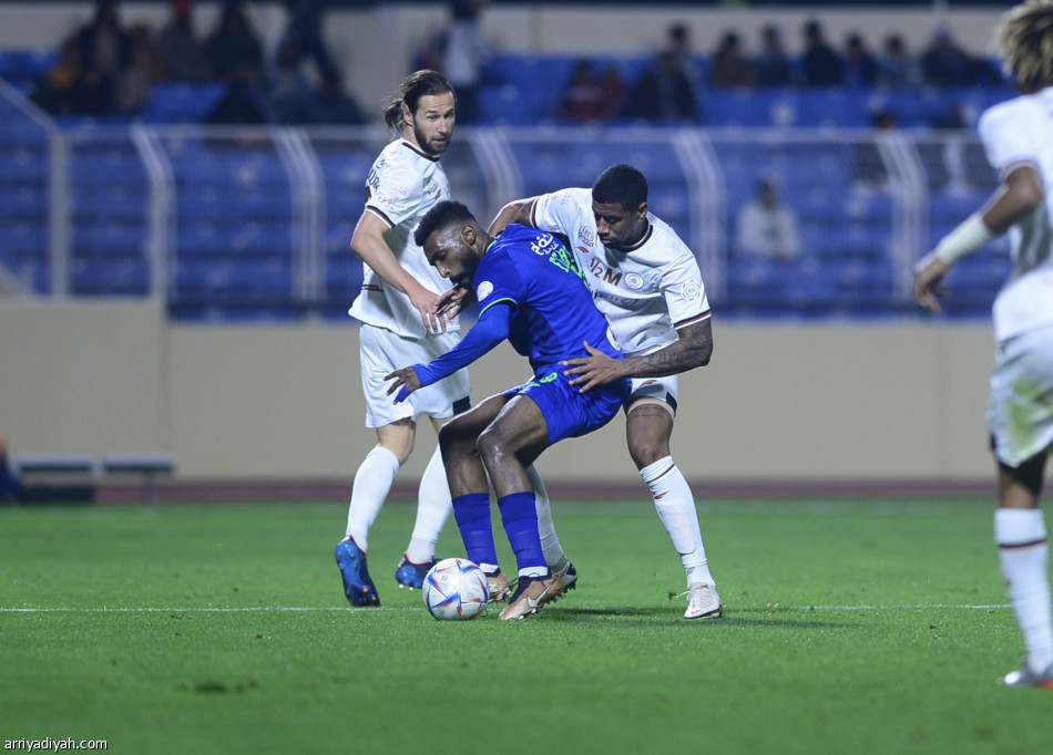 الفتح يضرب بـ«رباعية».. ويكبد الشباب الخسارة الأولى