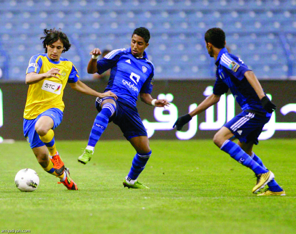 الدور الأول..
الأزرق يتفاءل وأفضلية صفراء