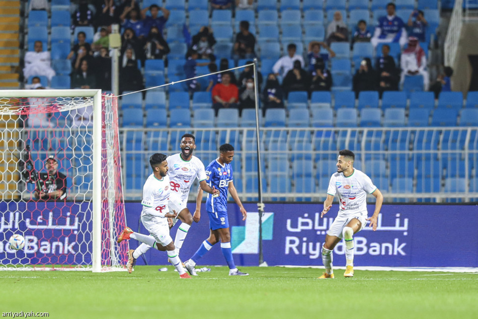الهلال يترنح.. ويسقط أمام الفتح