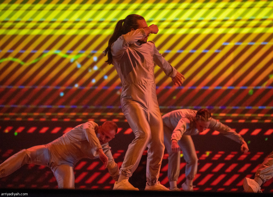 «عرضة وسامري» في افتتاح بطولة العالم لرفع الأثقال