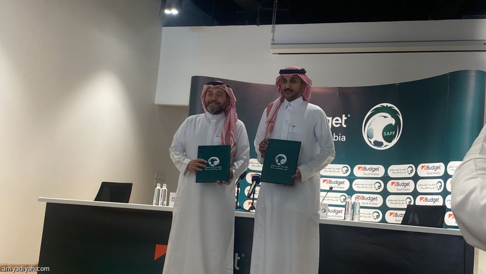 اتحاد القدم يمدد عقد «بدجت» حتى 2027