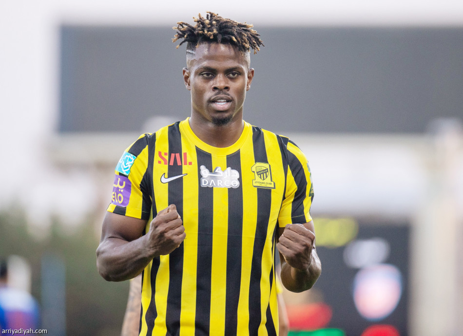 الاتحاد 
يعسكر بـ 8 أجانب