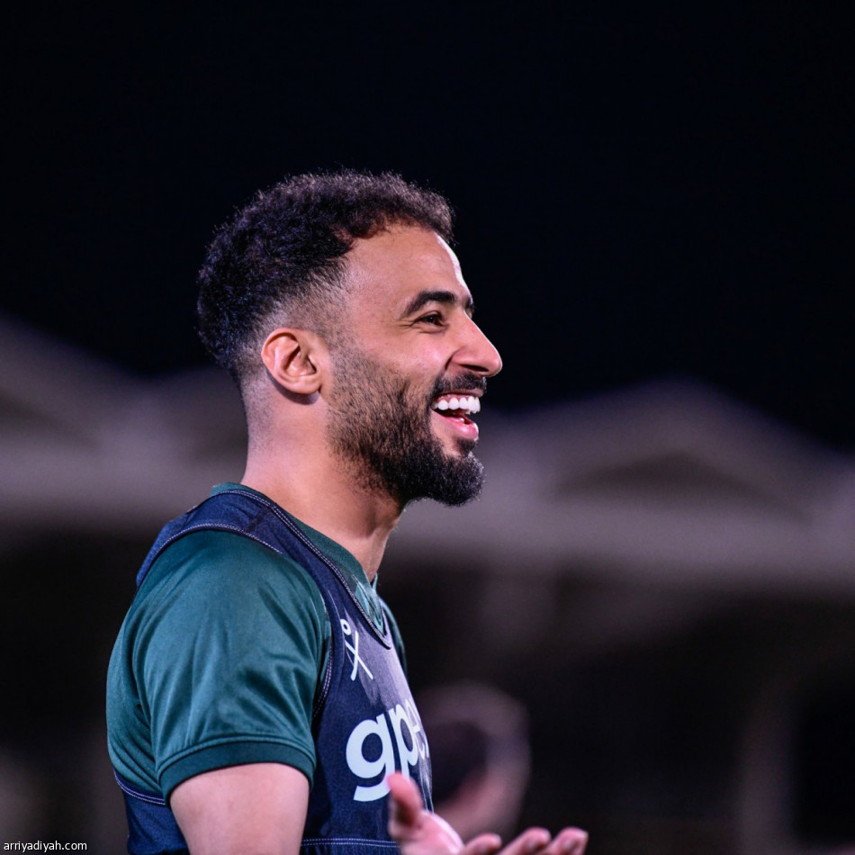 إيمانويل يرسم مخطط الخليج أمام الهلال