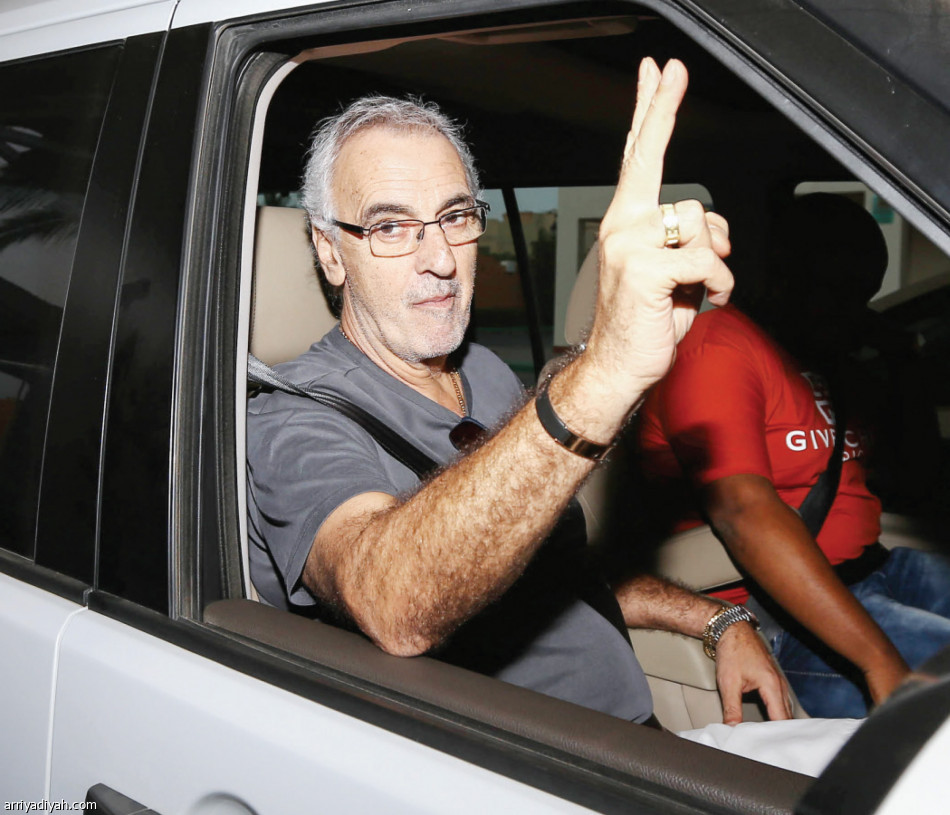 فوساتي:
5 لاعبين يختارون تشكيلة الأهلي