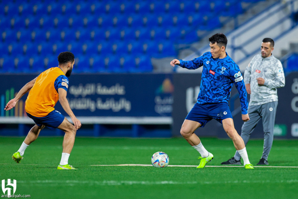 الهلال.. فييتو يلامس الكرة