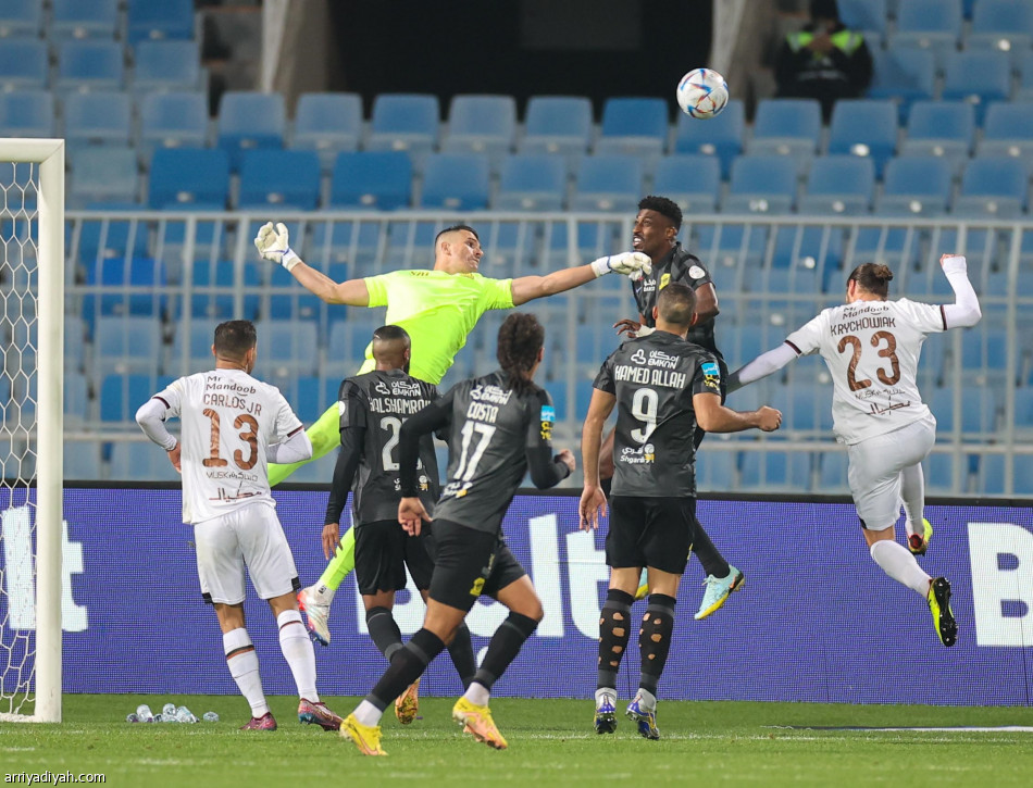 الشباب والاتحاد يتعثران بـ«المؤجلة»