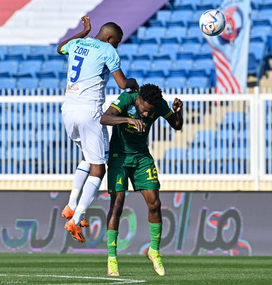 أبها يوقف انتصارات الخليج