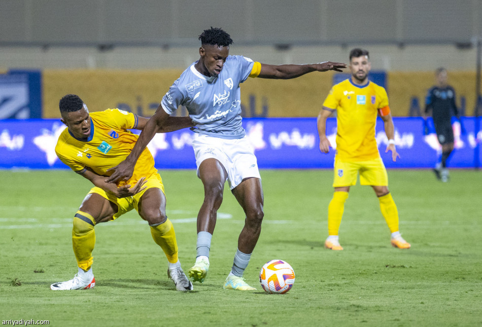 الحزم والطائي يتقاسمان النقاط